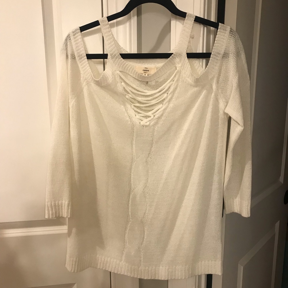 “entro” off white light sweater. Size Medium